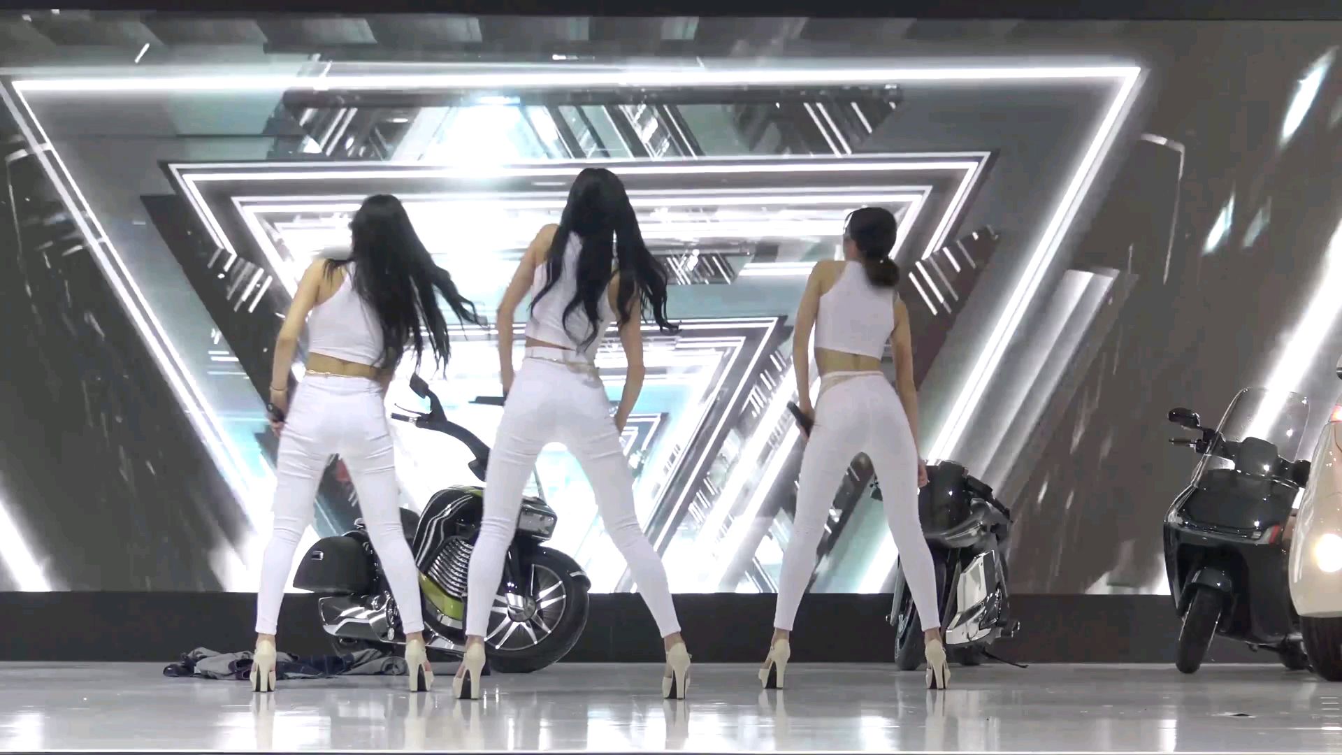 pocket girls _ lip hip